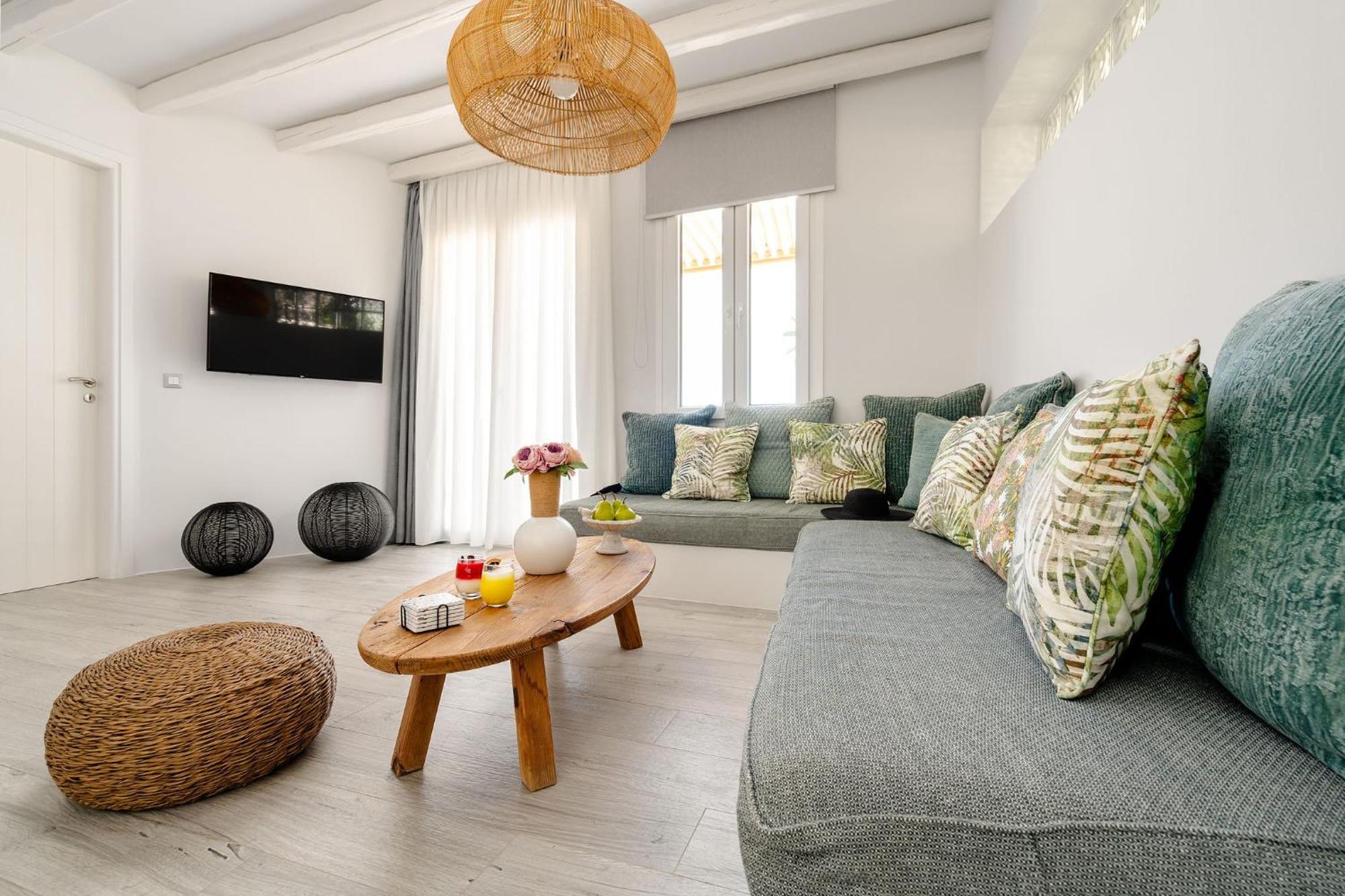 Sunday Luxury Suites Agia Anna  Екстер'єр фото
